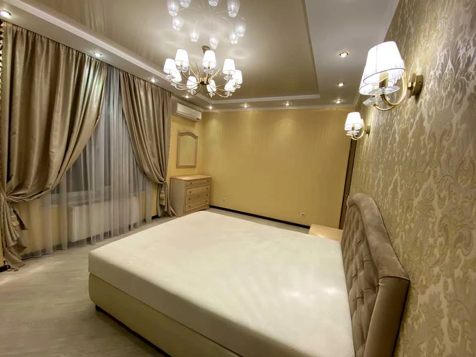 Apartment. Дніprovs'ka naborozhna vul.