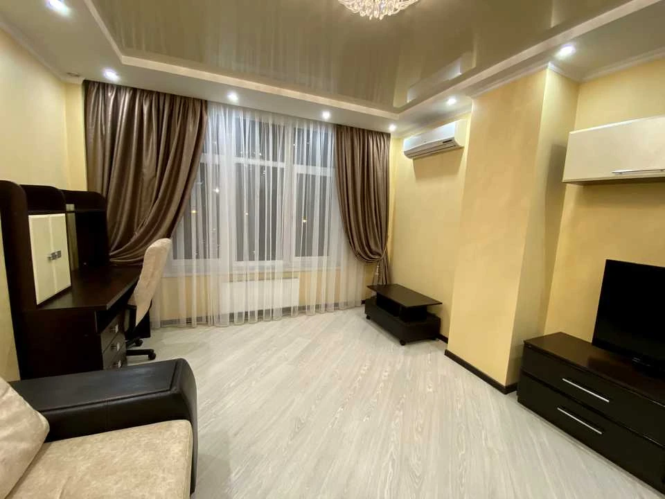 Apartment. Дніprovs'ka naborozhna vul.