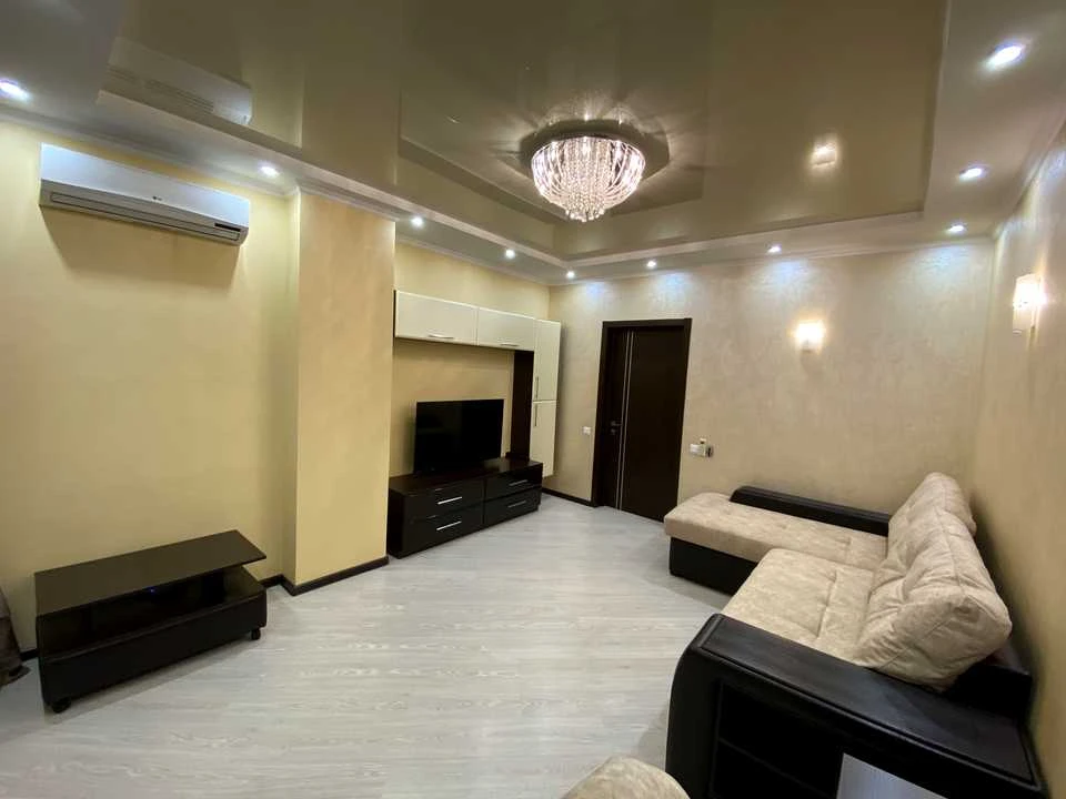 Apartment. Дніprovs'ka naborozhna vul.