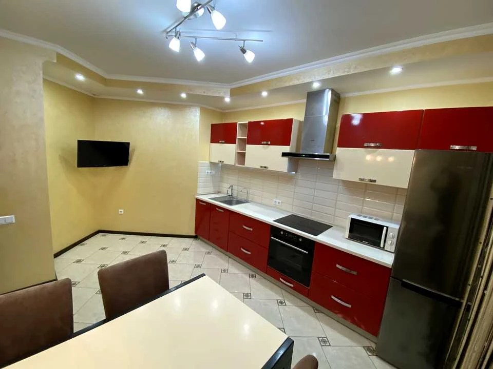 Apartment. Дніprovs'ka naborozhna vul.