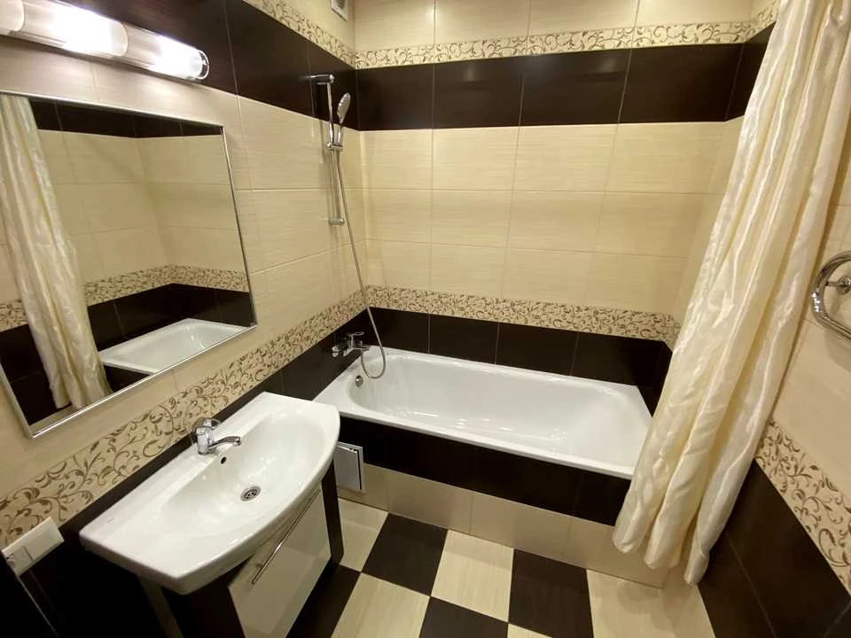 Apartment. Дніprovs'ka naborozhna vul.