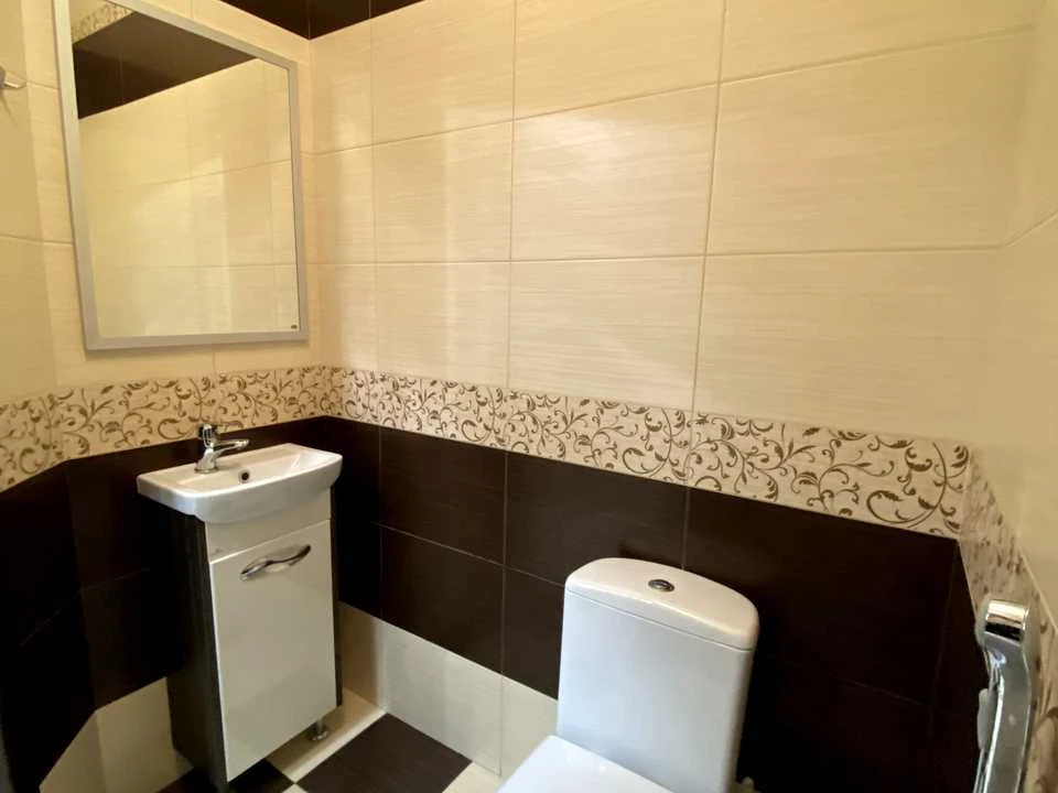 Apartment. Дніprovs'ka naborozhna vul.