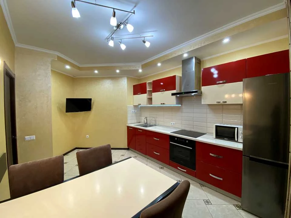 Apartment. Дніprovs'ka naborozhna vul.