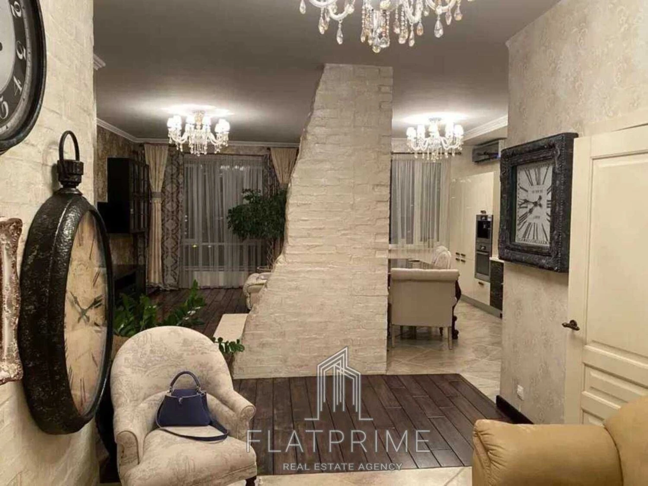 Pechersk District, Palace "Ukraine" Metro, near Kyiv City Prosecutor's Office, Vasil Tutennyk Street, 37/1