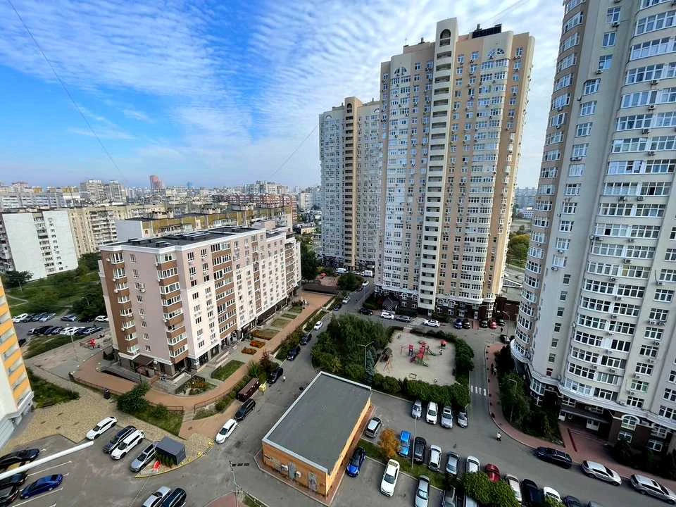 Квартира. Київ, Драгоманова вул.