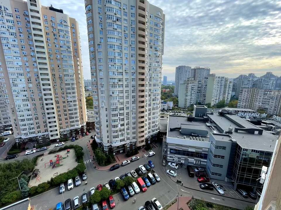 Квартира. Київ, Драгоманова вул.