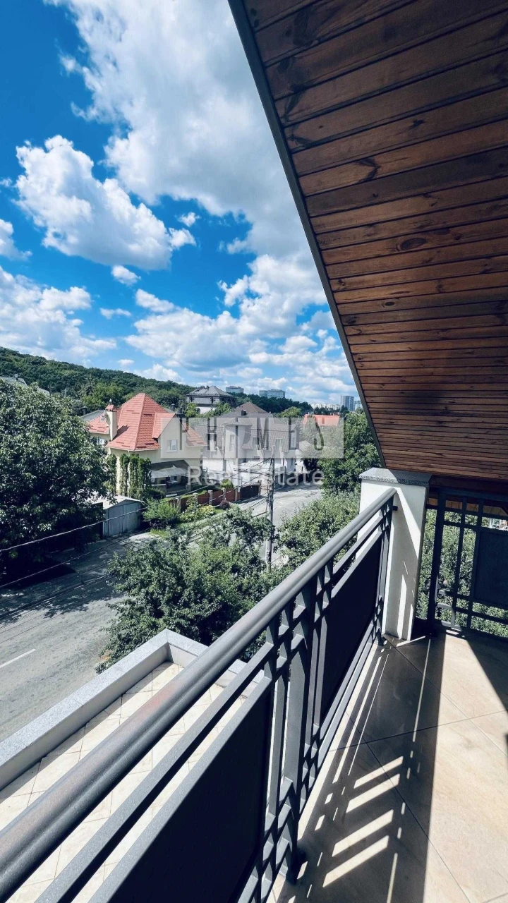 House 550 m² in Holosiiv district, Dobry Shliakh street