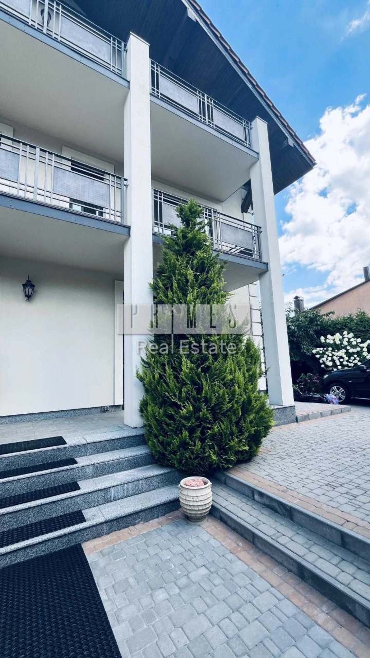 House 550 m² in Holosiiv district, Dobry Shliakh street