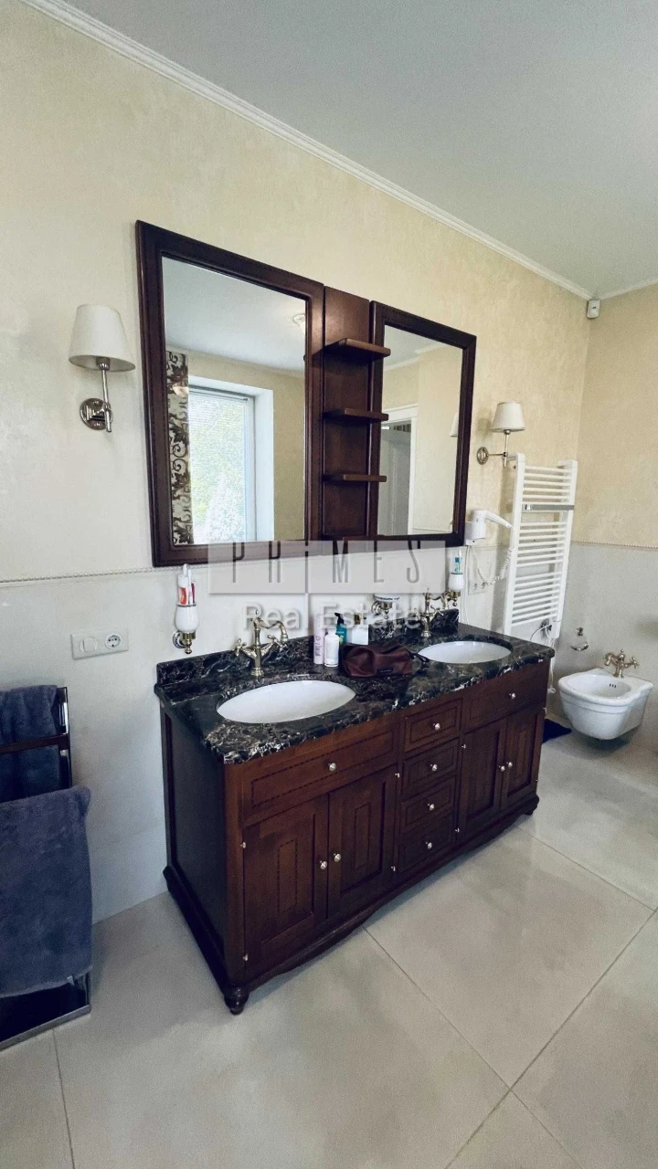 House 550 m² in Holosiiv district, Dobry Shliakh street