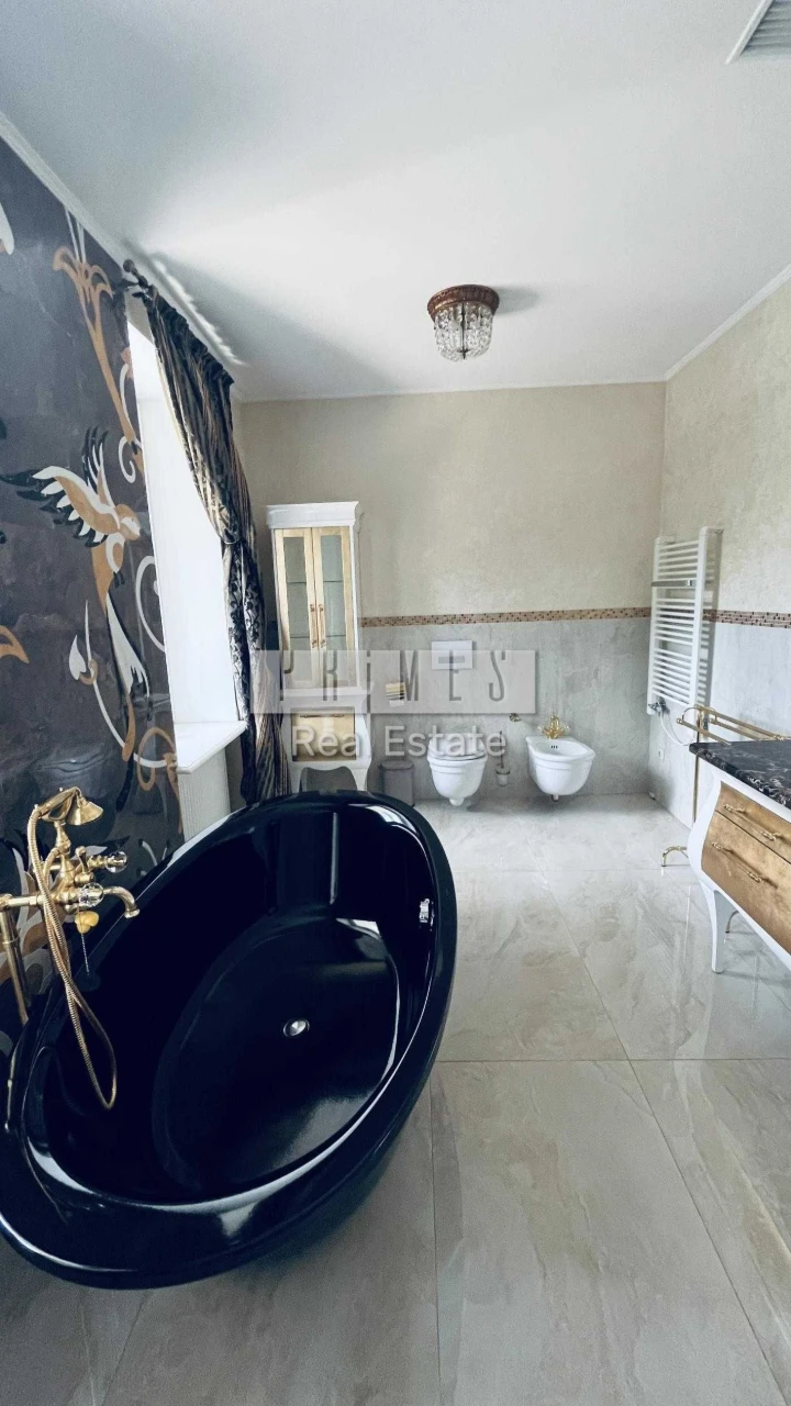 House 550 m² in Holosiiv district, Dobry Shliakh street