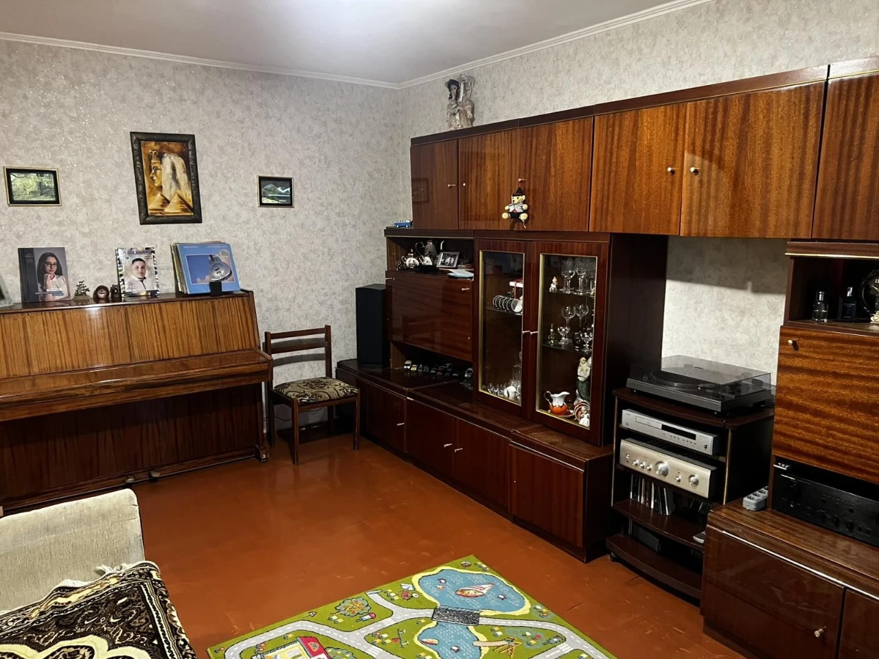 Продається 3-кімнатна квартира-будинок.