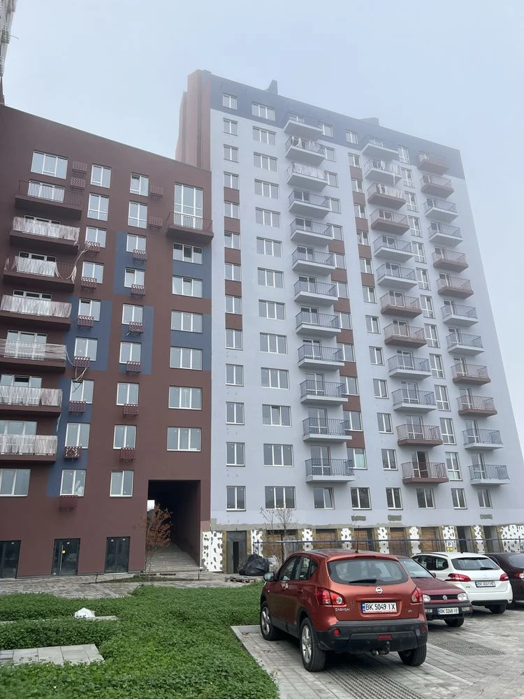 Two-bedroom apartment with the possibility of creating 3 rooms - Rivne