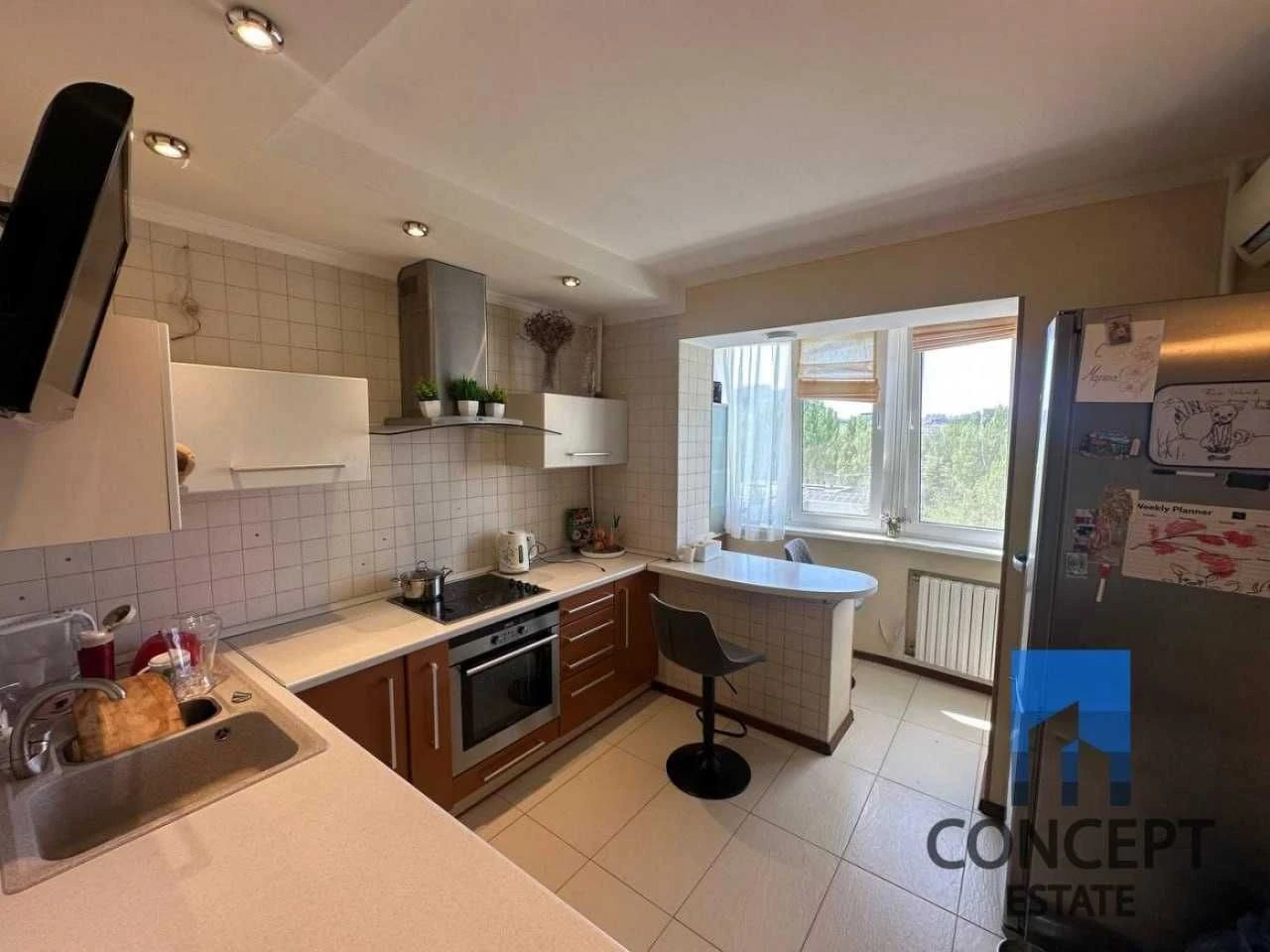 For Sale Spacious 3-bedroom apartment in district "Pryvomya" 6. Near yacht club.