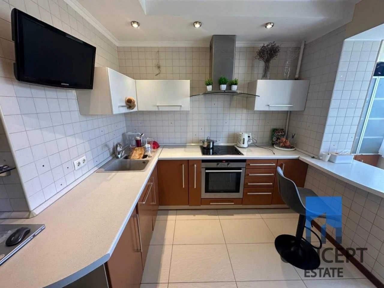 For Sale Spacious 3-bedroom apartment in district "Pryvomya" 6. Near yacht club.