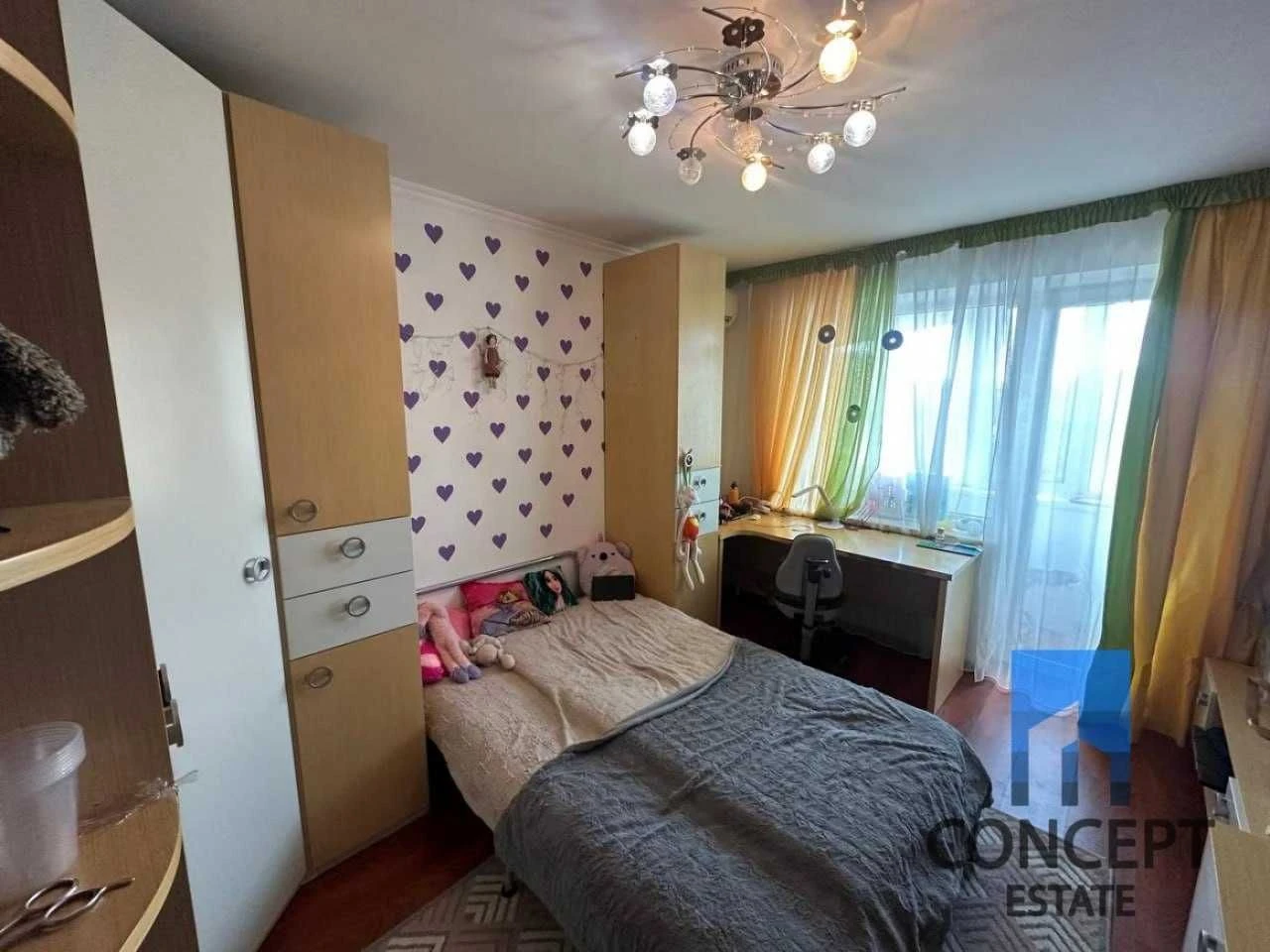For Sale Spacious 3-bedroom apartment in district "Pryvomya" 6. Near yacht club.