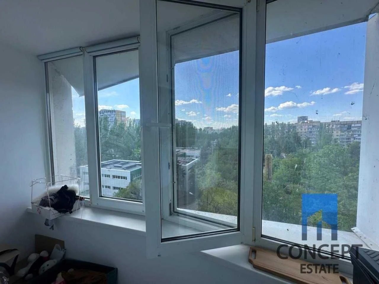 For Sale Spacious 3-bedroom apartment in district "Pryvomya" 6. Near yacht club.