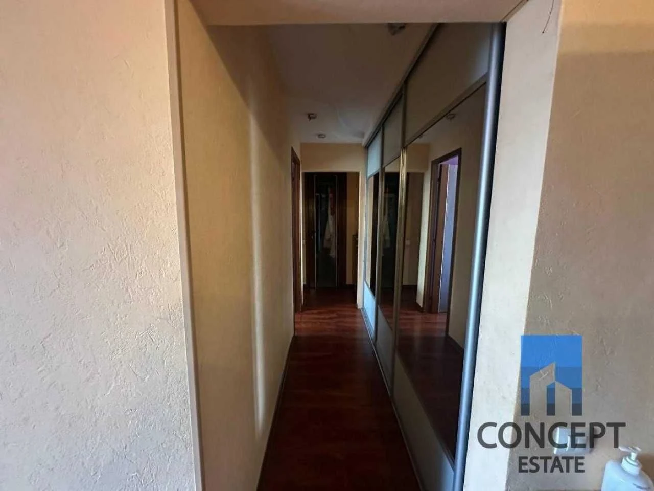 For Sale Spacious 3-bedroom apartment in district "Pryvomya" 6. Near yacht club.