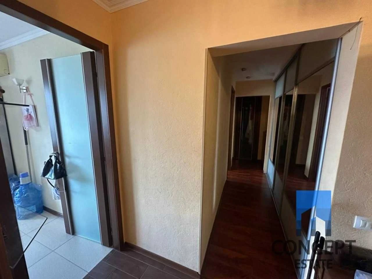 For Sale Spacious 3-bedroom apartment in district "Pryvomya" 6. Near yacht club.