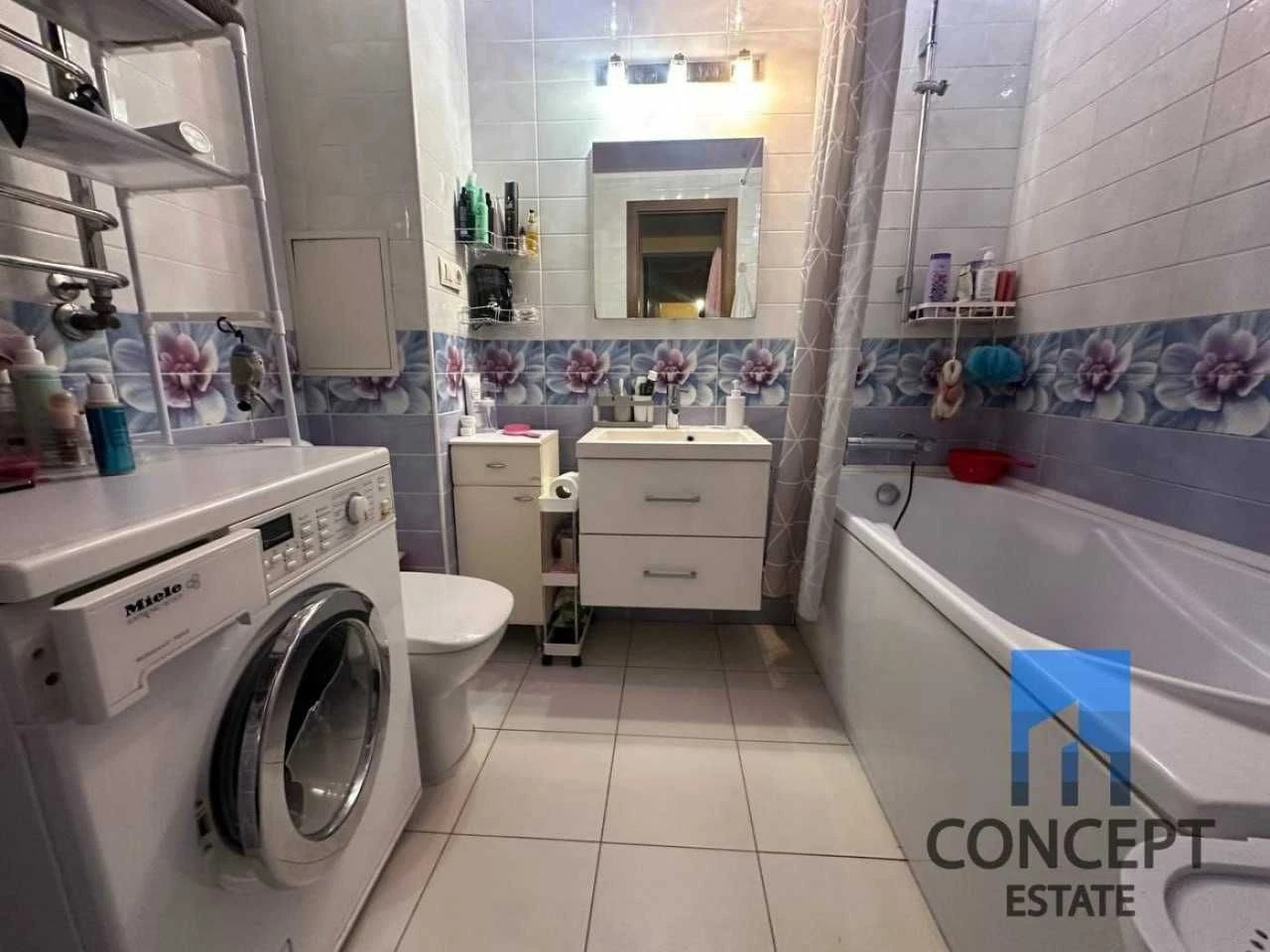 For Sale Spacious 3-bedroom apartment in district "Pryvomya" 6. Near yacht club.