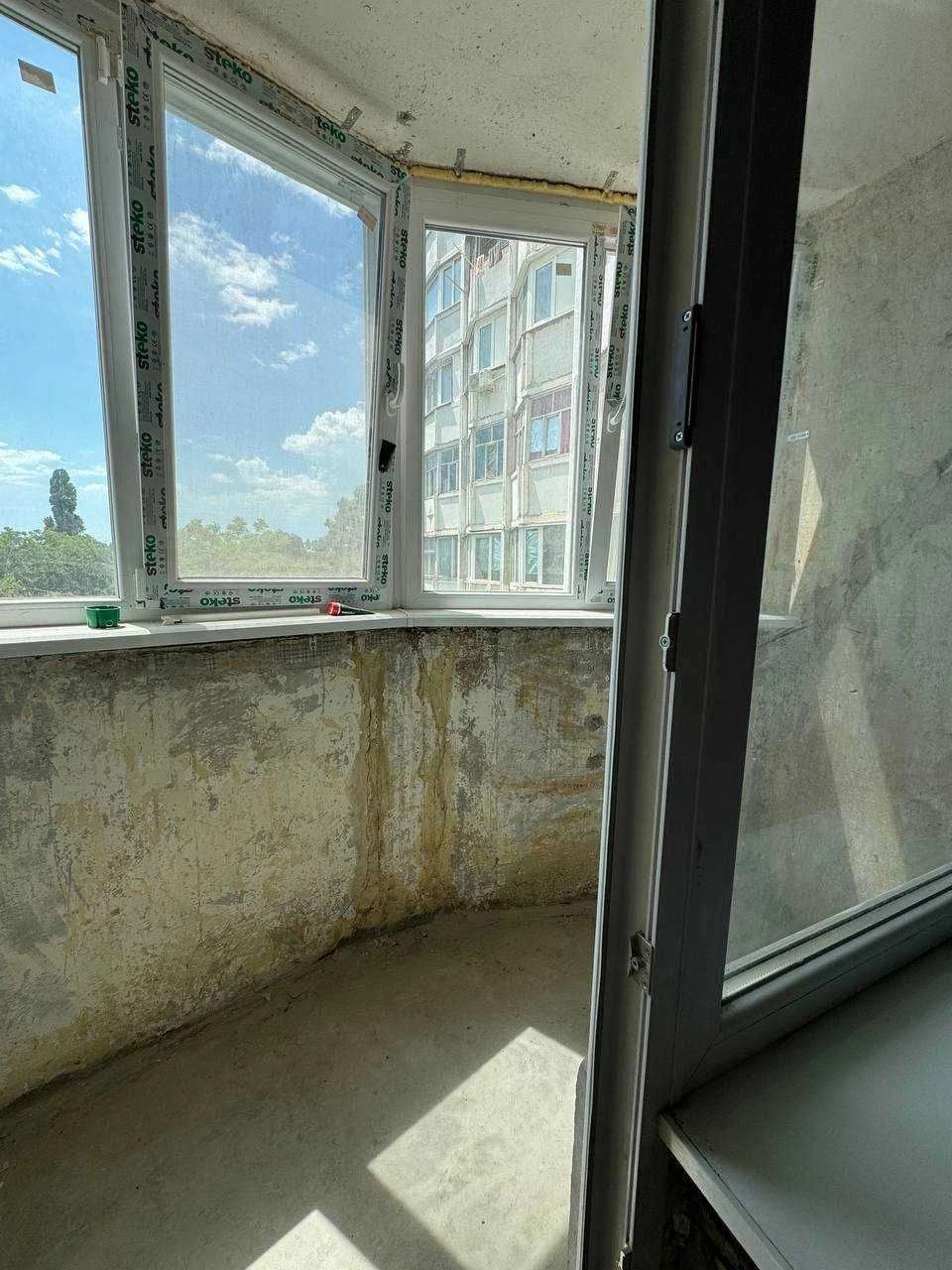 Продам 4 комнатную квартиру на Акаднмика Королева по выгодно