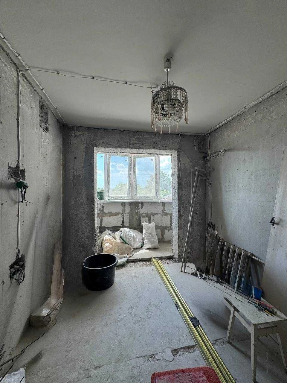 Продам 4 комнатную квартиру на Акаднмика Королева по выгодно