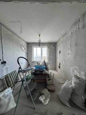 Продам 4 комнатную квартиру на Акаднмика Королева по выгодно