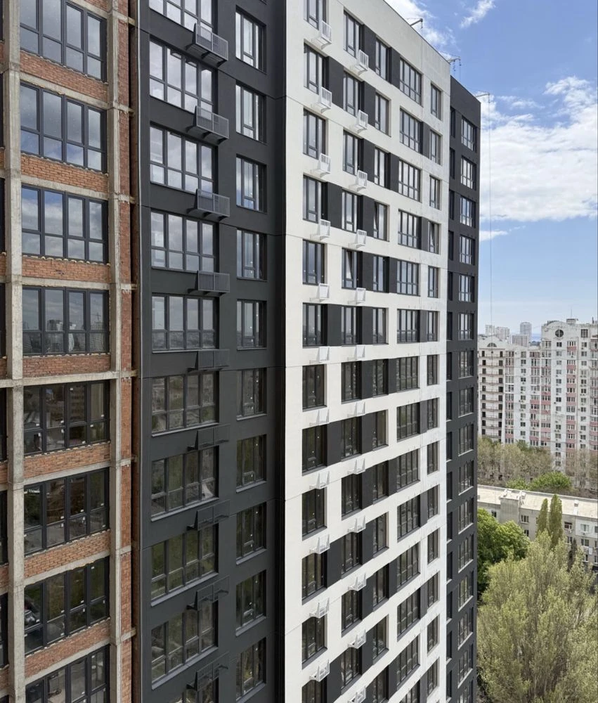 For sale 3-bedroom apartment in ЖК Модерн, Fontan