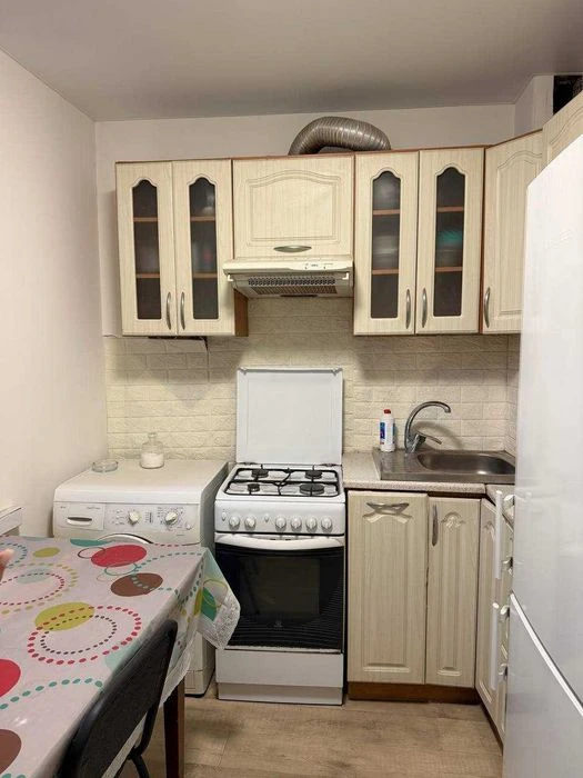 I will sell a 1-room apartment in Saltivka on Gvardiytsiv-Shiro Street