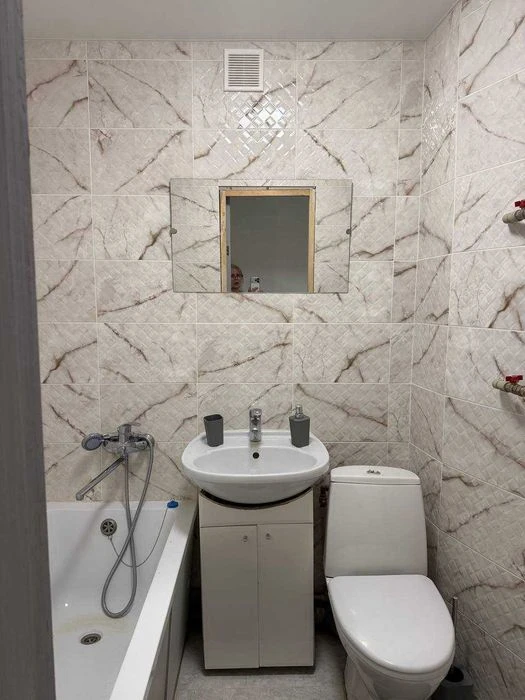 I will sell a 1-room apartment in Saltivka on Gvardiytsiv-Shiro Street