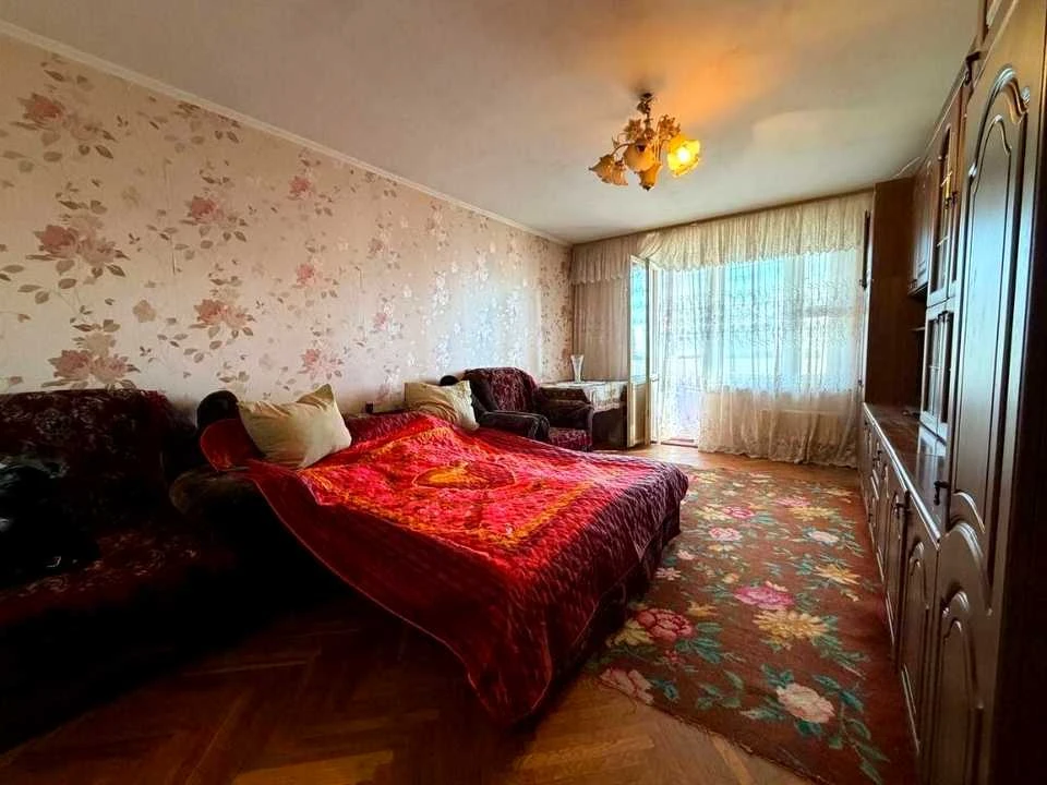 Квартира. Киев, проспект Леоніда Бикова.