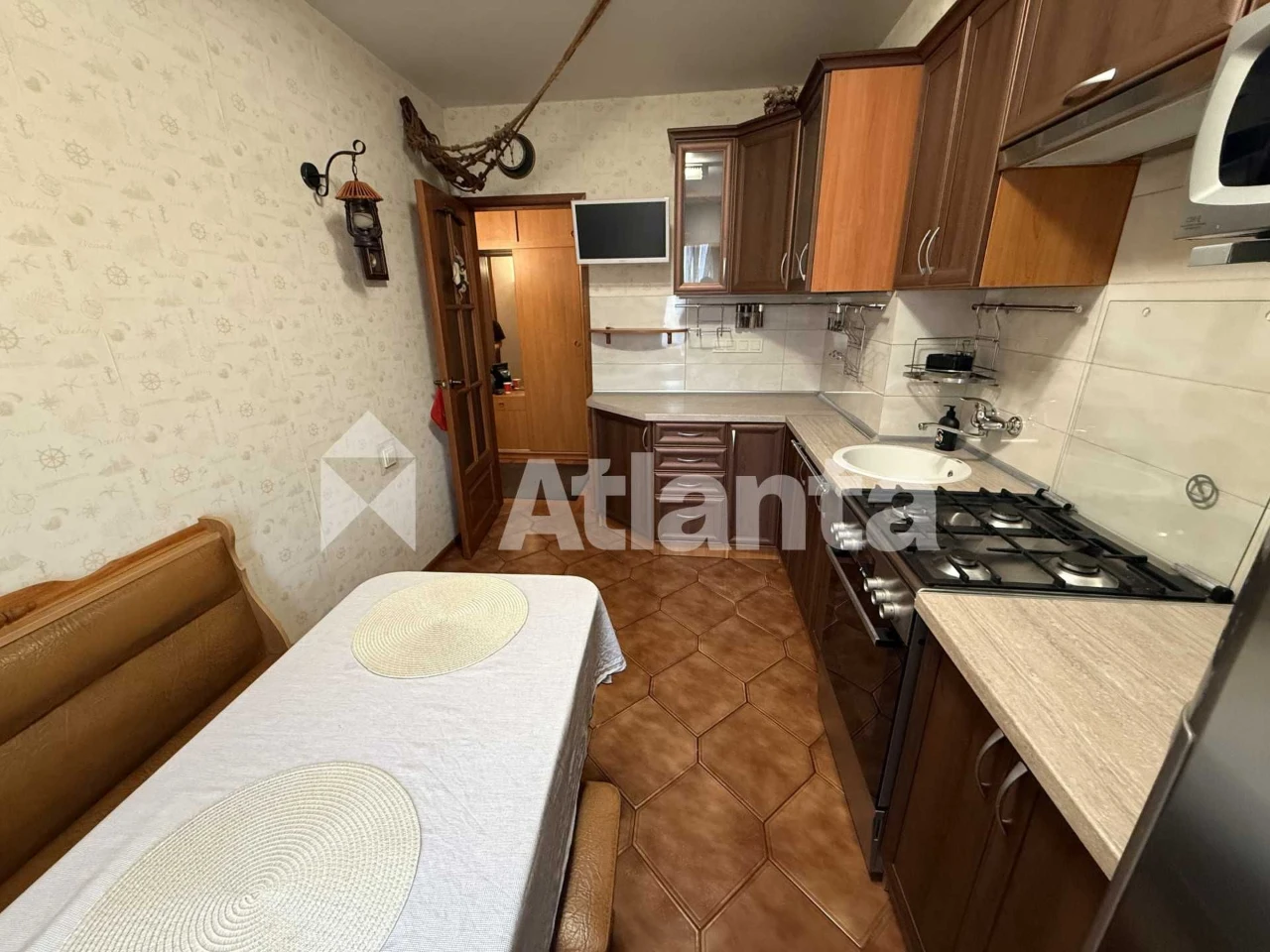 В продаже 3-комнатная квартира на Таирова, Королева ул., газ