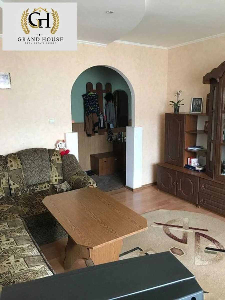 Продається трикімнатна квартира. Героїв України (Жадова).