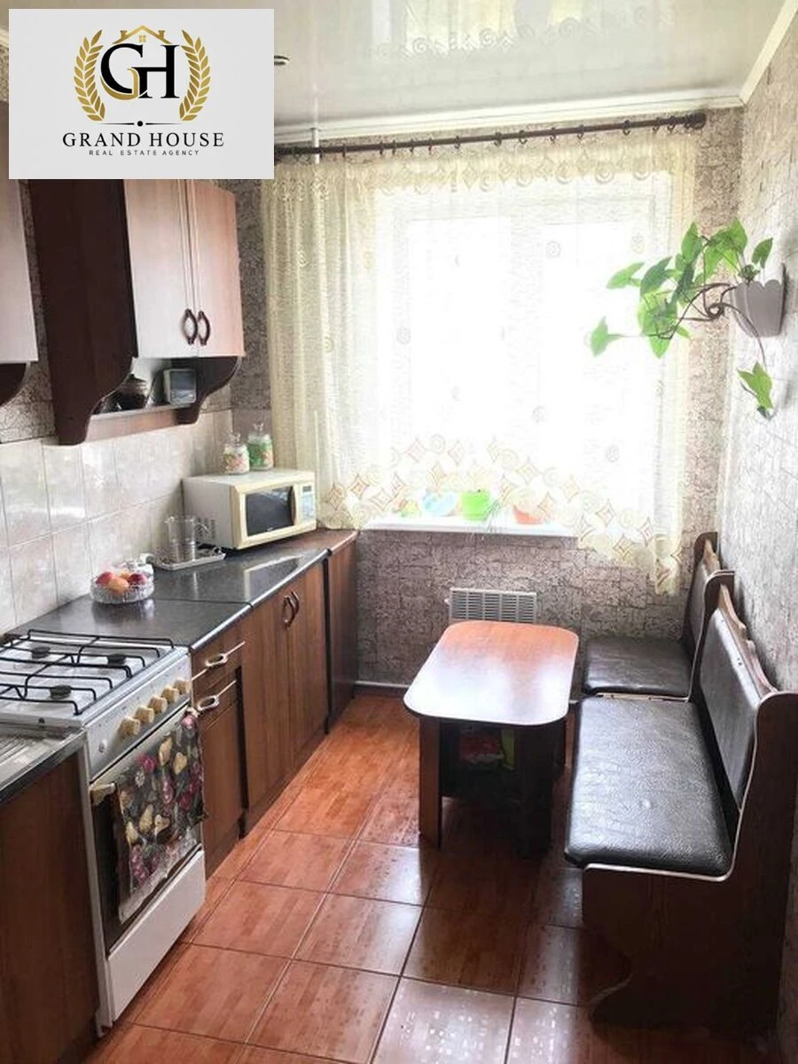 Продається трикімнатна квартира. Героїв України (Жадова).