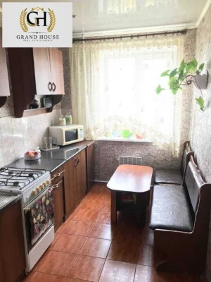 Продається трикімнатна квартира. Героїв України (Жадова).