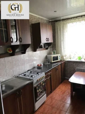 Продається трикімнатна квартира. Героїв України (Жадова).