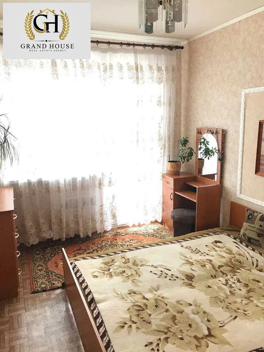 Продається трикімнатна квартира. Героїв України (Жадова).