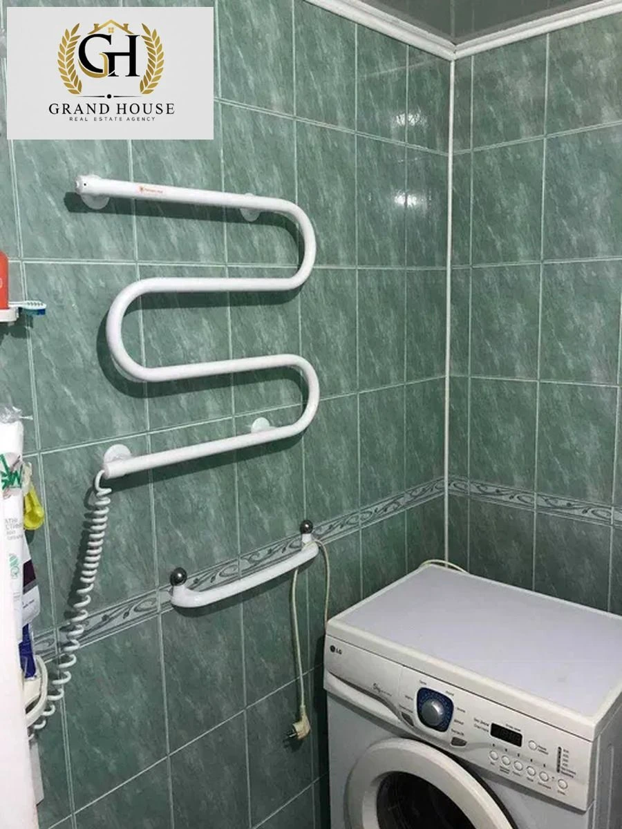 Продається трикімнатна квартира. Героїв України (Жадова).