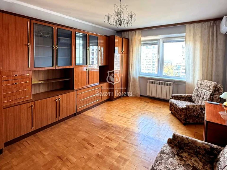 Apartment. Chornobylska St.