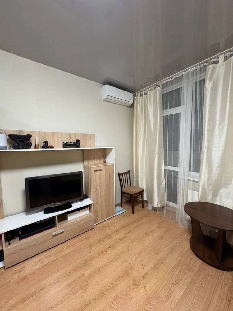 Продам квартиру з ремонтом ХШ 188, метро Вирлиця.
