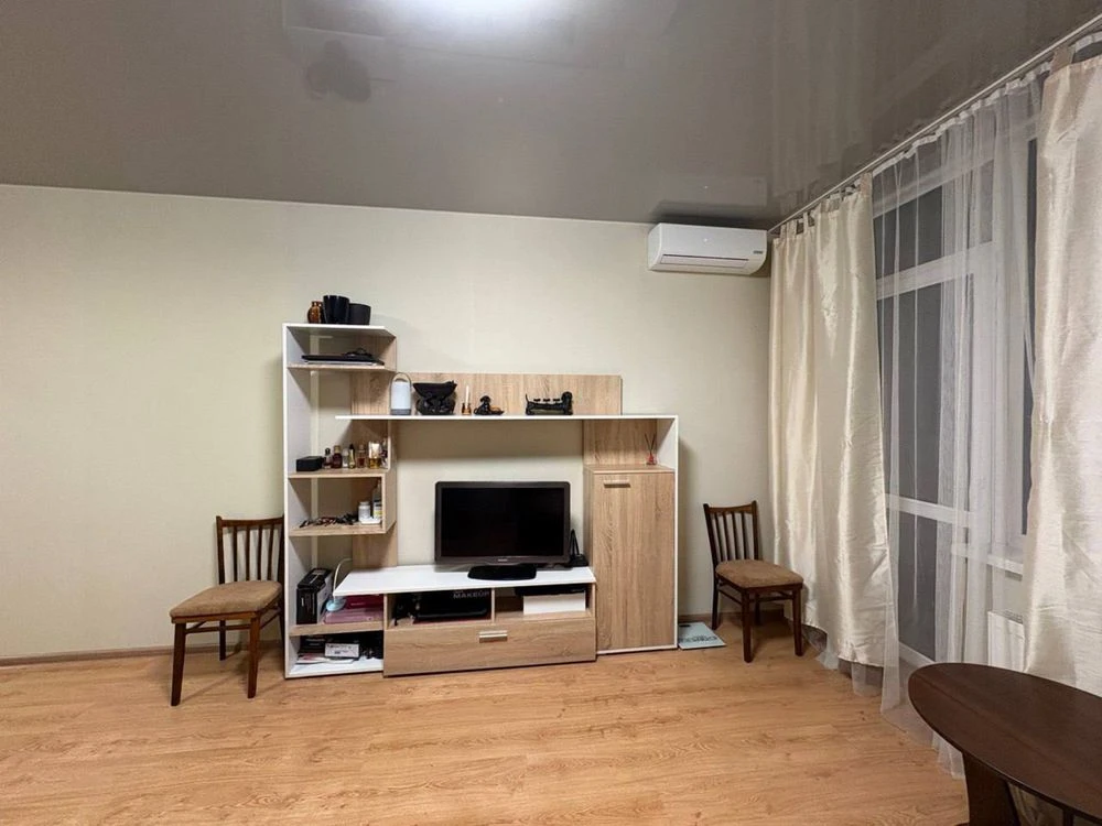 Продам квартиру з ремонтом ХШ 188, метро Вирлиця.