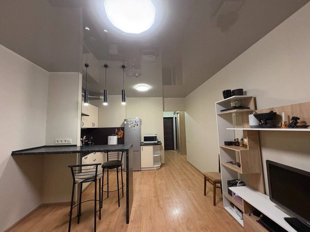 Продам квартиру з ремонтом ХШ 188, метро Вирлиця.