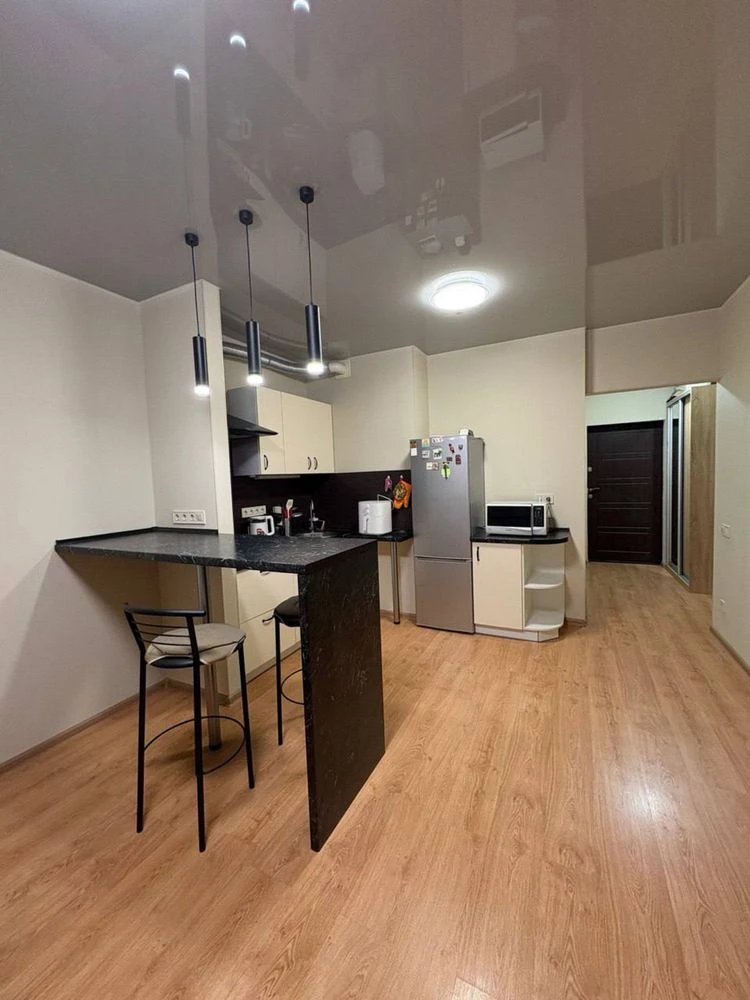 Продам квартиру з ремонтом ХШ 188, метро Вирлиця.