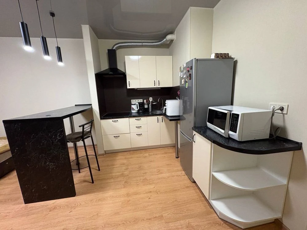 Продам квартиру з ремонтом ХШ 188, метро Вирлиця.