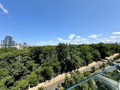 Продаж квартири 3-кімн. 136 м² 5/6 пов.