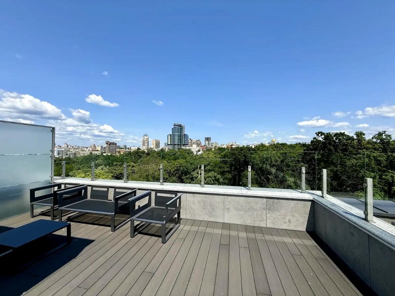Продаж квартири 3-кімн. 136 м² 5/6 пов.