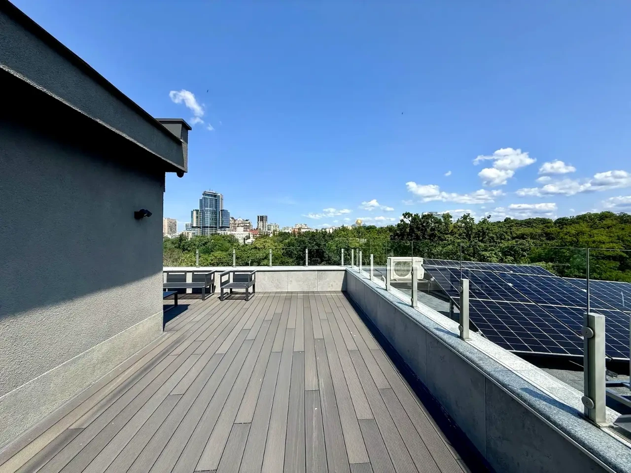 Продаж квартири 3-кімн. 136 м² 5/6 пов.