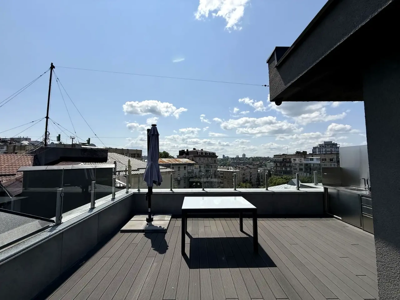 Продаж квартири 3-кімн. 136 м² 5/6 пов.