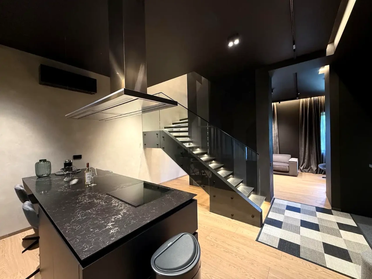 Продаж квартири 3-кімн. 136 м² 5/6 пов.