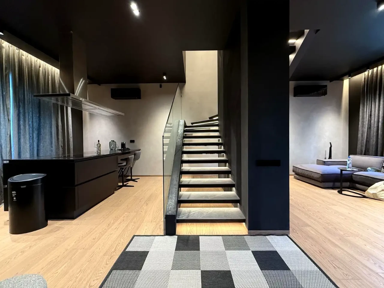 Продаж квартири 3-кімн. 136 м² 5/6 пов.