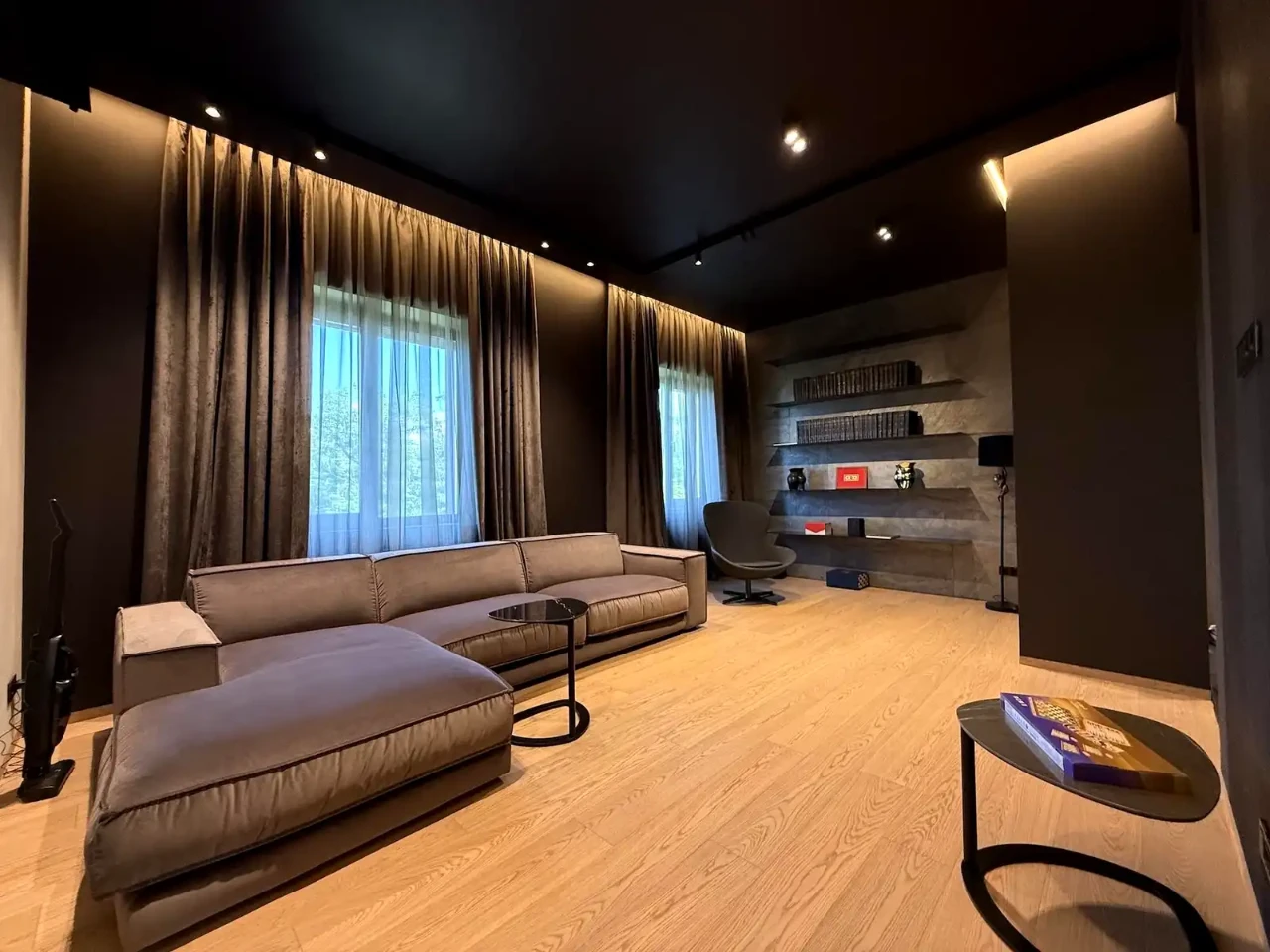 Продаж квартири 3-кімн. 136 м² 5/6 пов.